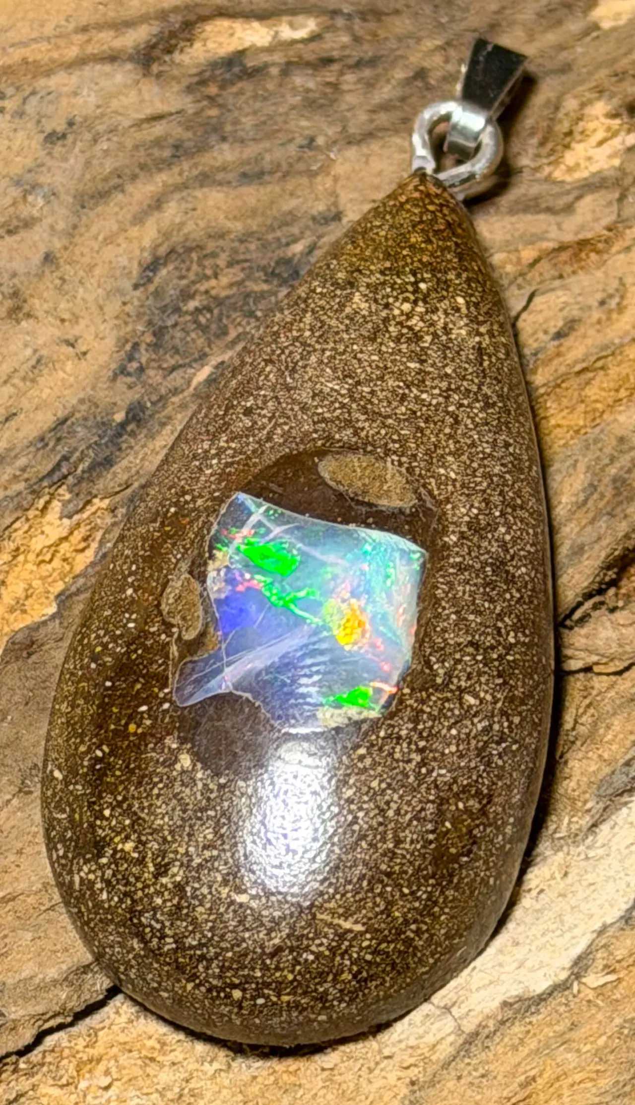cabochon-trommelstein-anhaenger-edelstein-edelsteinanhaenger-schmuck-gebohrt-heilstein