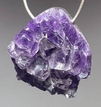 amethyst-anhaenger-edelstein-trommelstein-heilstein-schmuck-gebohrt