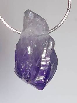 amethyst-anhaenger-edelstein-heilstein-trommelstein-schmuck-gebohrt