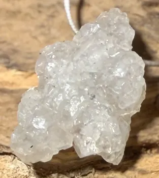 apophyllit-anhaenger-trommelstein-edelstein-heilstein-schmuck