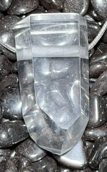 bergkristall-spitze-anhaenger-edelstein-trommelstein-heilstein-schmuck bergkristall-spitze-anhaenger-edelstein-trommelstein-heilstein-schmuck