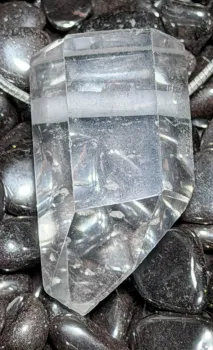 bergkristall-spitze-anhaenger-edelstein-heilstein-schmuck bergkristall-spitze-anhaenger-edelstein-heilstein-schmuck