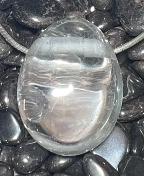 bergkristall-anhaenger-edelstein-trommelstein-heilstein-schmuck-gebohrt