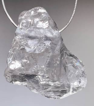 bergkristall-anhaenger-edelstein-trommelstein-heilstein-schmuck-gebohrt