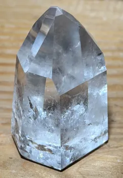 bergkristall-spitze-edelstein-mineralien