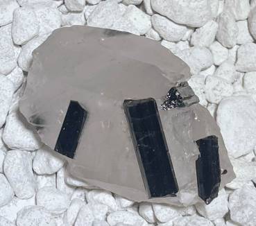 turmalin-bergkristall-edelstein-trommelstein-heilstein-schmuck-edelsteinschmuck