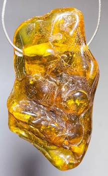 bernstein-anhaenger-edelstein-heilstein-schmuck-anhaenger-gebohrt