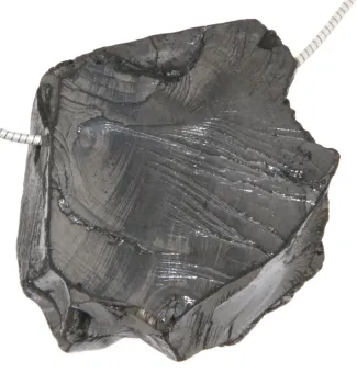 Schungit-trommelstein-anhaenger-edelschungit-edelstein