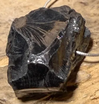 Schungit-edelschungit-anhaenger-shungit-edelstein-trommelstein-heilstein-schmuck