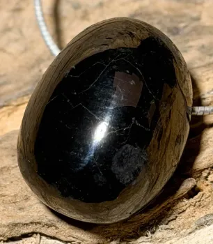 gagat-anhaenger-edelstein-heilstein-schmuck-trommelstein-gebohrt