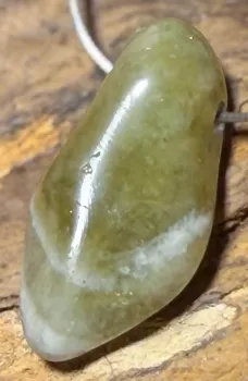 prasiolith-amethyst-anhaenger-edelstein-trommelstein-heilstein-schmuck-edelsteinschmuck