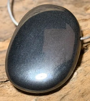 haematit-anhaenger-edelstein-heilstein-schmuck-trommelstein-gebohrt