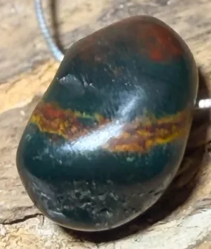 heliotrop-trommelstein-anhaenger-edelstein-heilstein-schmuck