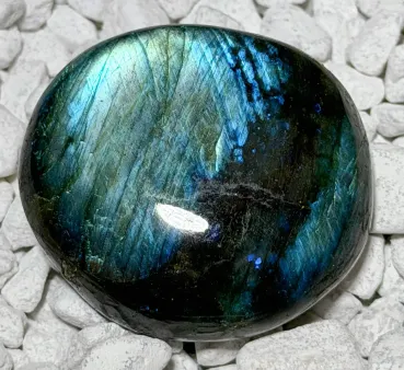 labradorit-auflagestein-edelstein-trommelstein-heilstein-seelensteinch