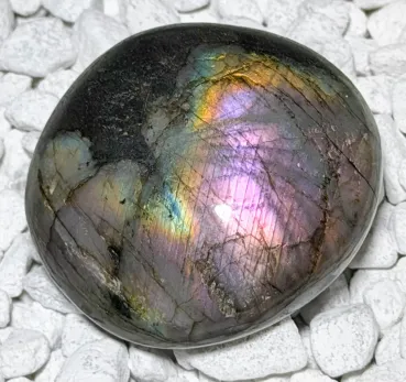 labradorit-auflagestein-edelstein-trommelstein-heilstein-seelensteinch