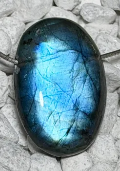 labradorit-anhaenger-edelstein-trommelstein-heilstein