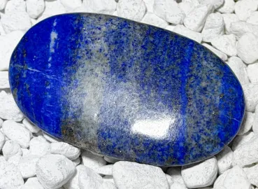 lapislazuli-lapis-lazuli-seifenstein-edelstein-heilstein-handschmeichler