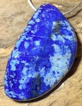 lapislazuli-anhaenger-edelstein-trommelstein