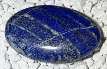 lapislazuli-lapis-lazuli-seifenstein-edelstein-heilstein-handschmeichler