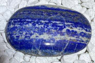 lapislazuli-lapis-lazuli-seifenstein-edelstein-heilstein-handschmeichler