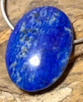 lapislazuli-anhaenger-trommelstein-edelstein-heilstein-gebohrt