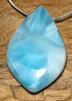larimar-anhaenger-edelstein-trommelstein-heilstein-gebohrt