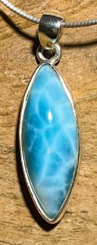 larimar-anhaenger-edelstein-trommelstein-heilstein-gebohrt larimar-anhaenger-edelstein-trommelstein-heilstein-gebohrt