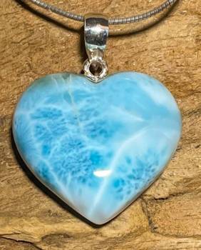 larimar-anhaenger-edelstein-trommelstein-heilstein-gebohrt larimar-anhaenger-edelstein-trommelstein-heilstein-gebohrt