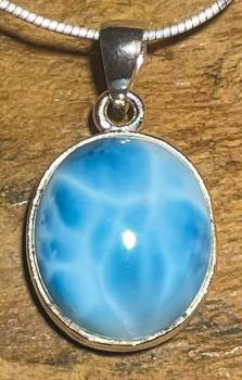 larimar-anhaenger-edelstein-trommelstein-heilstein-gebohrt
