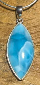 larimar-anhaenger-edelstein-trommelstein-heilstein-gebohrt larimar-anhaenger-edelstein-trommelstein-heilstein-gebohrt