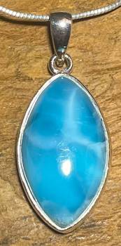 larimar-anhaenger-edelstein-trommelstein-heilstein-gebohrt