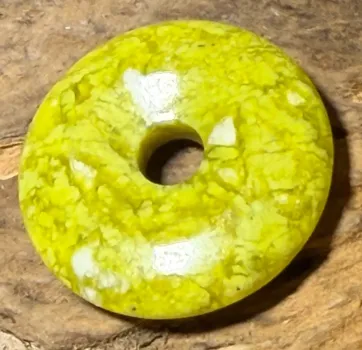 lizardit-donut-edelstein-anhaenger-schmuck-heilstein
