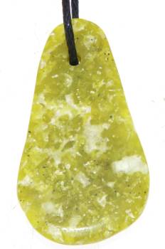 lizardit-jade-anhaenger-edelstein-heilstein-trommelstein-gebohrt