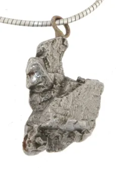 meteorit-anhaenger-edelstein-trommelstein-heilstein-schmuck-gebohrt