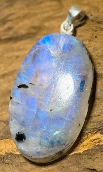 mondstein-labradorit-schmuck-edelstein-ketten-anhaenger