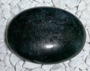 nephrit-jade-seifenstein-edelstein-heilstein-handschmeichler