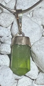 peridot-edelstein-schmuck-silber-ketten--anhaenger