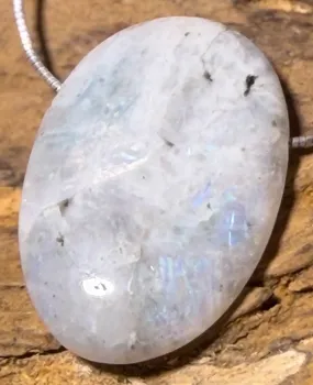 mondstein-trommelstein-anhaenger-edelstein-heilstein-schmuck-gebohrt