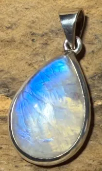 mondstein-anhaenger-edelstein-heiilstein-schmuck-silber