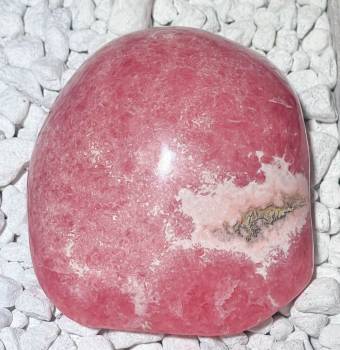 rhodochrosit-seifenstein-edelstein-heilstein-handschmeichler