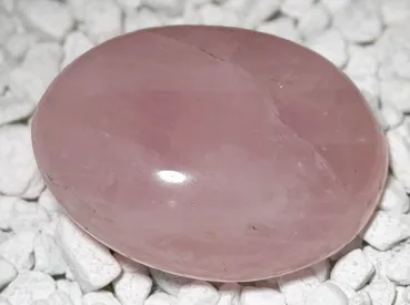 rosenquarz-seifenstein-handschmeichler-edelstein-heilstein