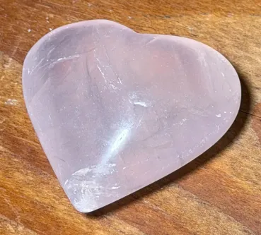 rosenquarz-herz-edelstein-heilstein