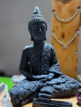 schungit-edelschungit-buddha-edelstein-heilstein