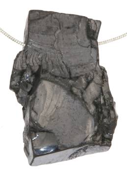 Schungit-edelschungit-anhaenger-trommelstein-heilstein-shungit-schmuck-edelsteinschmuck