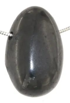 schungit-edelschungit-karelien-shungite-edelstein-trommelstein-heilstein-gebohrt-anhaenger