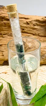 edelsteinwasser-smaragd-wasser-heilstein-energetisierung-smaragd-bergkristall-heilwasser