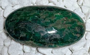 smaragd-seidensten-Edelstein-handschmeichler