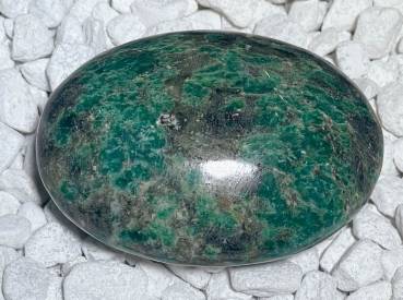 smaragd-seidensten-Edelstein-handschmeichler