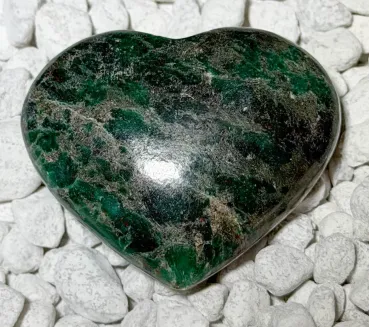 smaragd-seidensten-Edelstein-handschmeichler