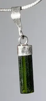 turmalin-verdigolith-anhaenger-edelstein-trommelstein-heilstein-schwarz-schmuck-edelsteinschmuck-gebohrt